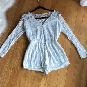 Bleuh ciel romper size small